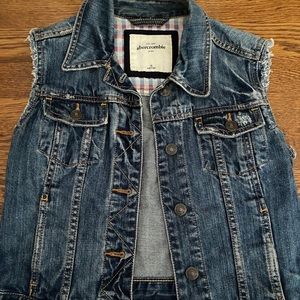 Abercrombie cropped jean vest
